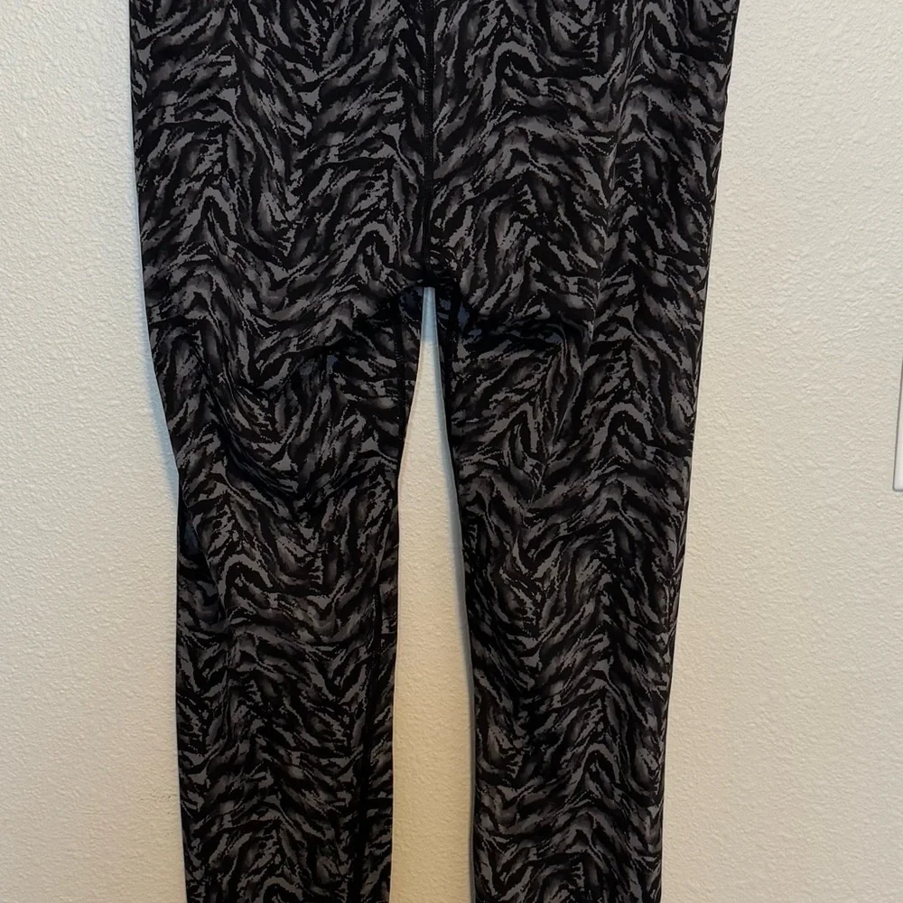 Varley Luna High Rise 7/8 Legging in Dark Mono Zebra Size Medium